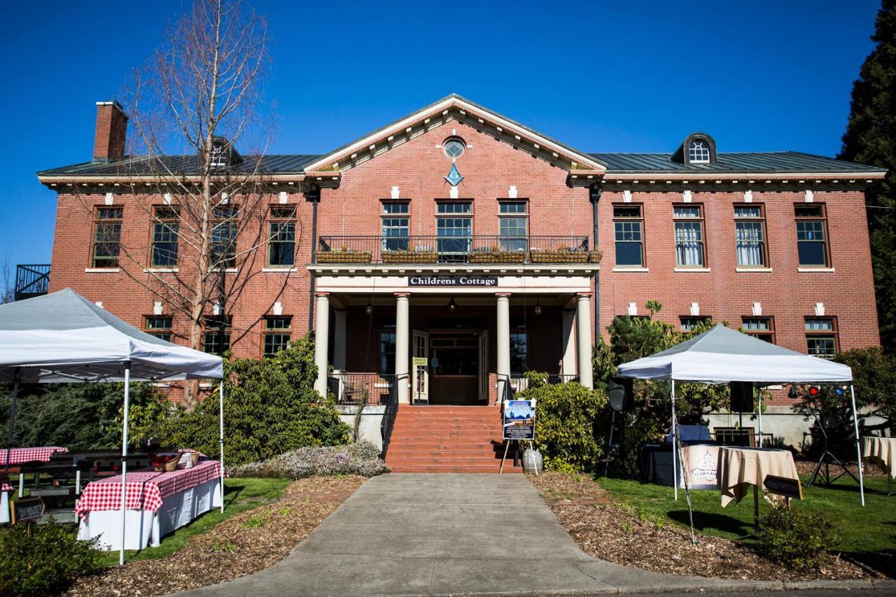 麦克梅纳敏山林小屋 福里斯特格罗夫 外观 照片